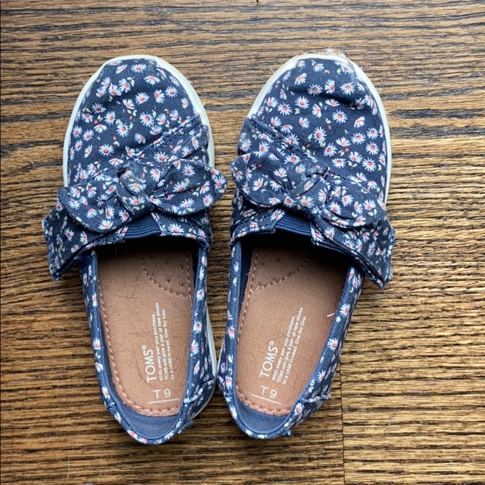 Girls Tom’s Slip On Sneakers